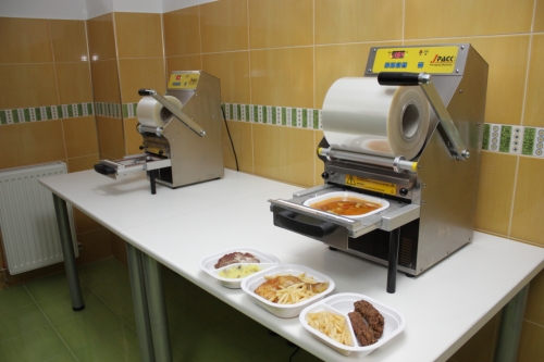 Masini de ambalat prin termosudare pentru catering